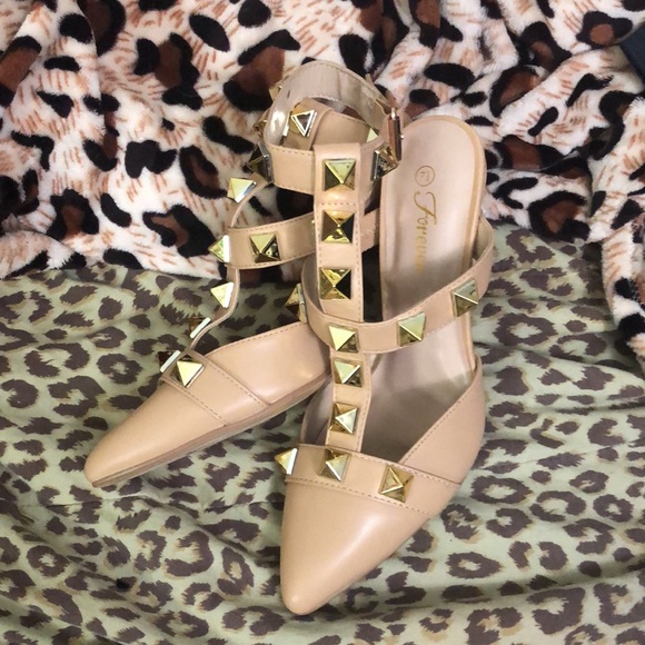 Designer 🤩👨‍🎨 Inspired Beige Rivet Slingback with Pointed Toe called “LILLI” - Picture 2 of 8